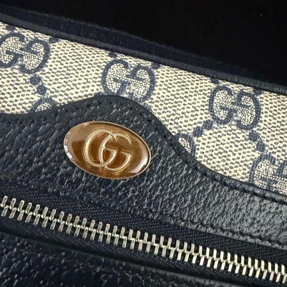 Brand new Gucci navy  and Cream Crossbody Bag with Gg logo crossbody - Picture 6 of 17